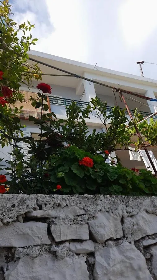 Meto Rooms Sarandë Pensionat
