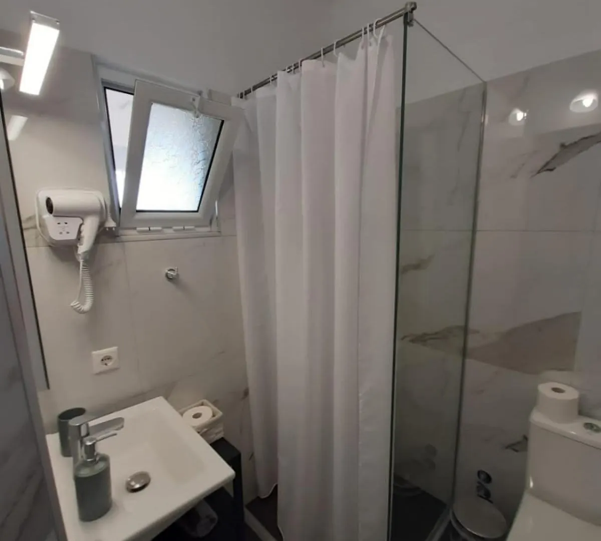 Meto Rooms Sarandë Pensionat